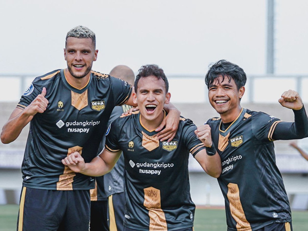 Penyerang Dewa United FC, Egy Maulana Vikri merayakan gol di laga debutnya