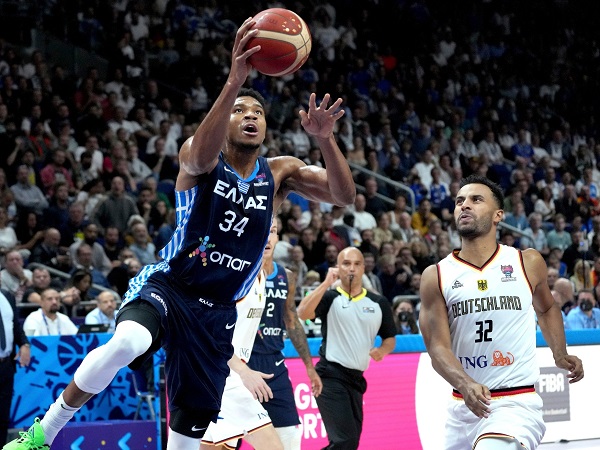 Giannis Antetokounmpo tertantang persembahkan gelar untuk Yunani.