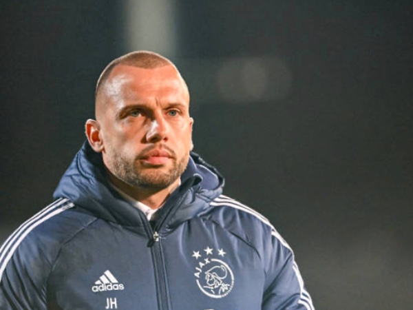 Ajax Akan Dipimpin John Heitinga Hingga Akhir Musim Ini