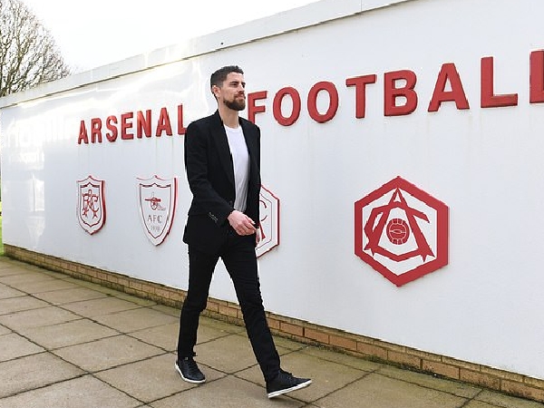 Arsenal merekrut Jorginho dari Chelsea