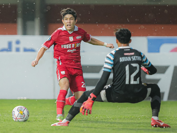 Gelandang Persis Solo, Ryo Matsumura di pertandingan kontra Bhayangkara FC