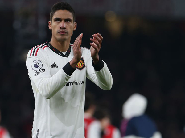 Bek Manchester United, Raphael Varane.