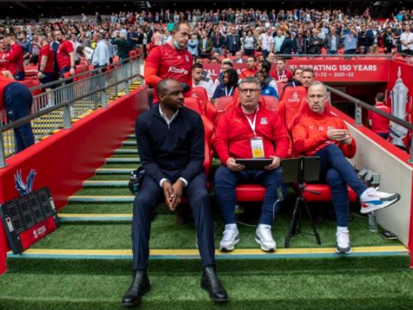 Vieira Copot Peran Shaun Derry dari Posisi Pelatih Utama di Crystal Palace