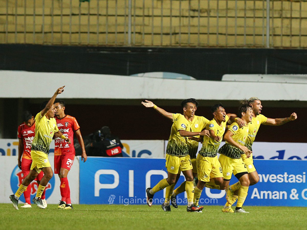 Pemain Barito Putera merayakan gol ke gawang Bali United