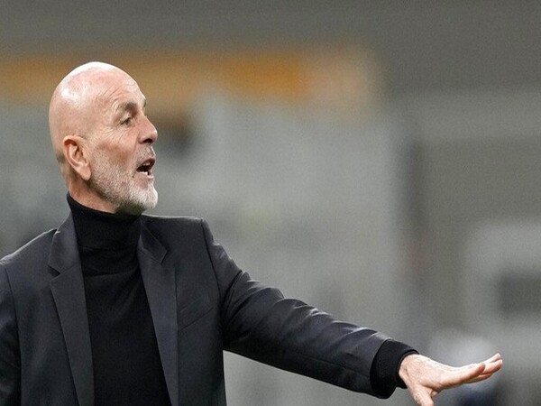Stefano Pioli mengakui jika skuat AC Milan belum cukup dewasa menyusul prestasi klub yang anjlok di musim ini / via Getty Images