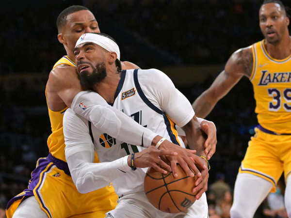 Los Angeles Lakers berusaha lakukan trade lagi dengan Utah Jazz.