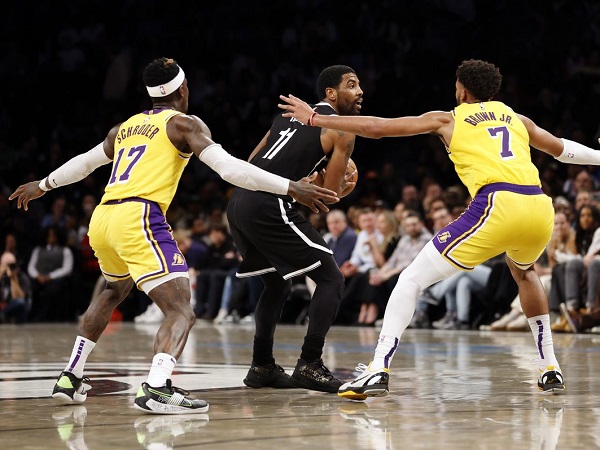 Kyrie Irving sayangkan Lakers yang gagal dapatkan dirinya.