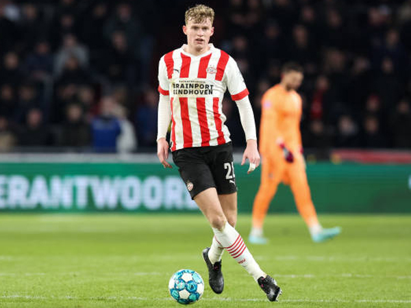 Liverpool Pantau Bek Everton yang Tampil di PSV