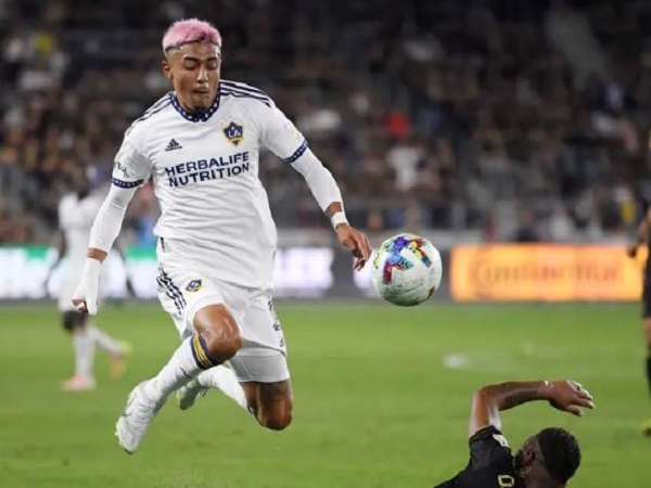 Bek incaran Barcelona, Julian Araujo. (Images: Getty)