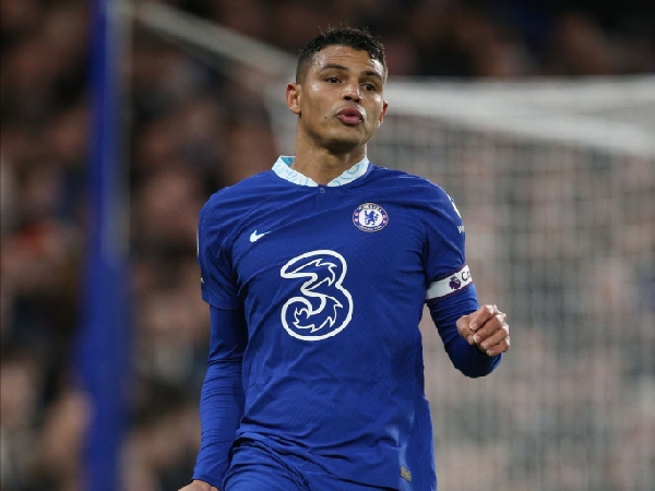 Thiago Silva menambah masa tinggal di Chelsea