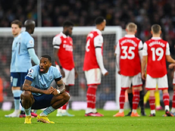 Striker Brentford, Ivan Toney, mencetak gol berbau offside ke gawang Arsenal