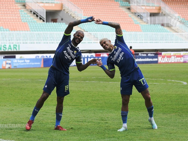 Pemain Persib ketika merayakan gol di Stadion Pakansari