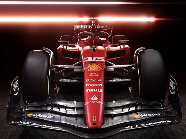 Mobil anyar Tim Balap Scuderia Ferrari.