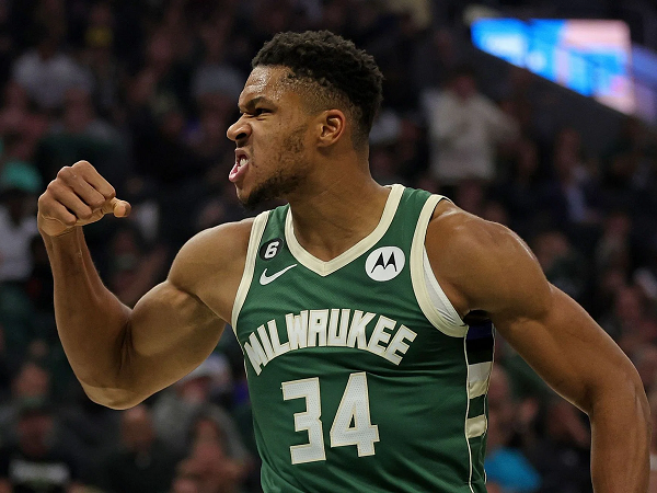 Giannis Antetokounmpo tetap membumi meski Bucks kalahkan Celtics.
