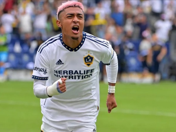 Julian Araujo resmi merapat ke Barcelona. (Images: Getty)