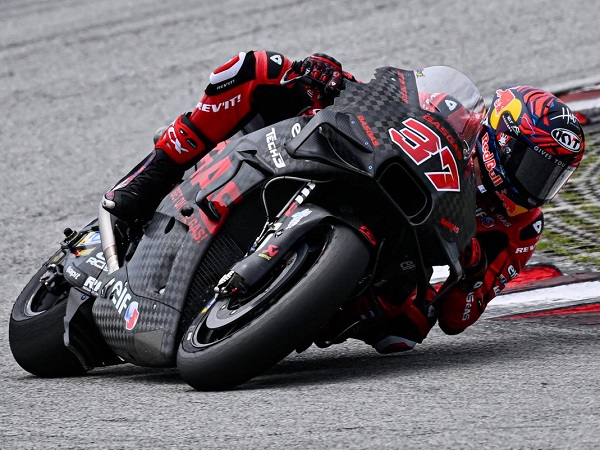 Augusto Fernandez terus belajar demi memahami karakteristik RC-16.