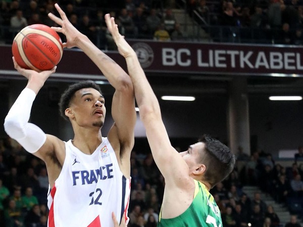 LeBron James beri saran berharga untuk Victor Wembanyama.