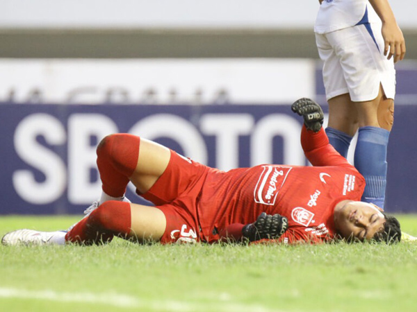 Kiper PSIS Semarang, Adi Satryo mengalami cedera