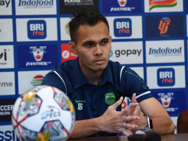 Rezaldi Hehanussa dalam jumpa pers jelang laga