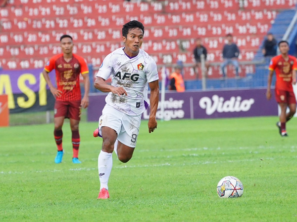 Penyerang Persik Kediri, Mohammad Khanafi di laga kontra Rans Nusantara FC