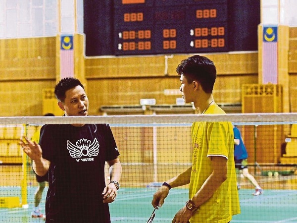 Pelatih Indra Wijaya Beberkan Kronologi Perselisihan Dengan Lee ZIi Jia