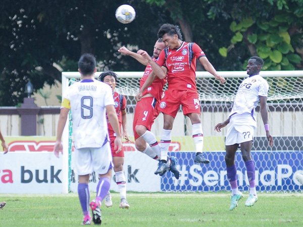Laga Arema FC kontra Persik Kediri