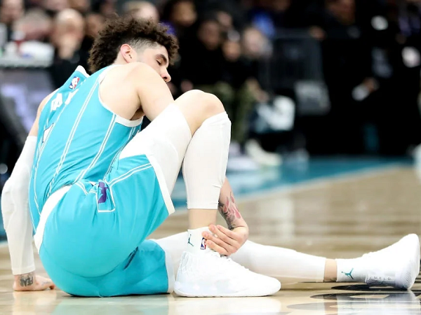 Cedera engkel buat musim LaMelo Ball berakhir lebih cepat.