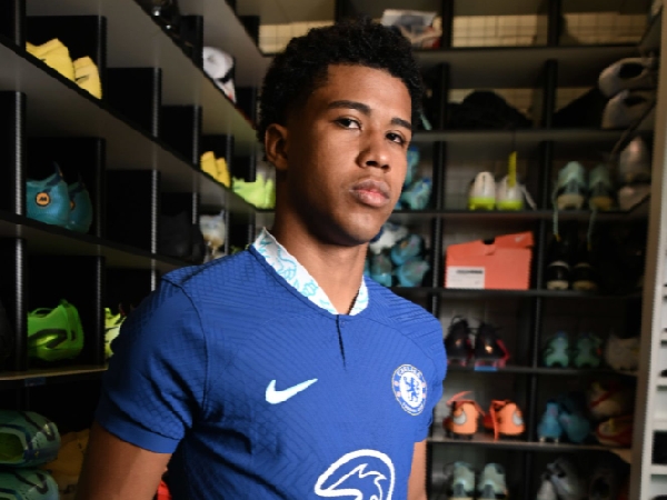 Chelsea gagal menyelesaikan izin kerja untuk Andrey Santos