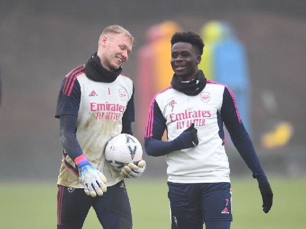 Aaron Ramsdale dan Bukayo Saka