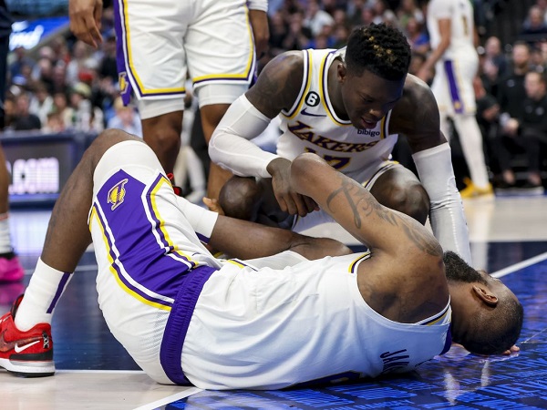 LeBron James butuh waktu istirahat tiga pekan untuk sembuhkan cedera kakinya.