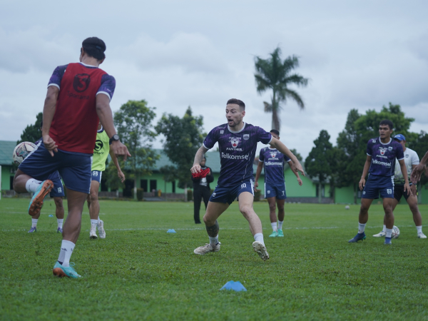 Gelandang Persib, Marc Klok