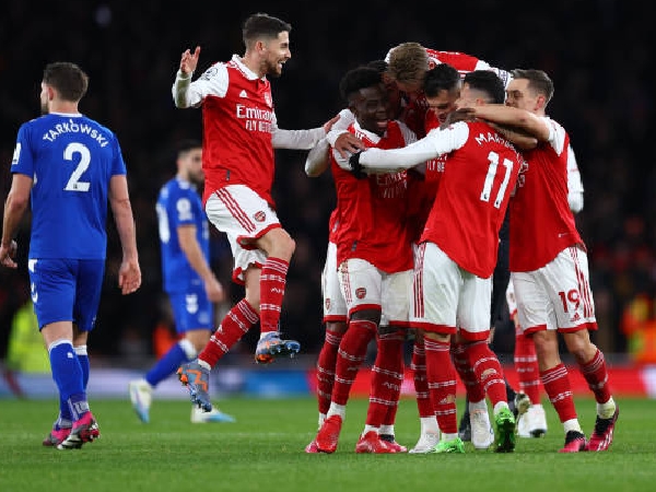 Arsenal sedang duduk di puncak klasemen Premier League