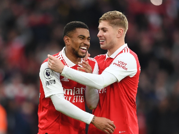 Bos ArseDua penggawa Arsenal, Emile Smith Rowe dan Reiss Nelson