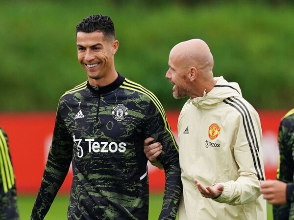 Erik ten Hag mengungkap lagi alasannya mendepak Cristiano Ronaldo dari Manchester United akhir tahun lalu / via Getty Images