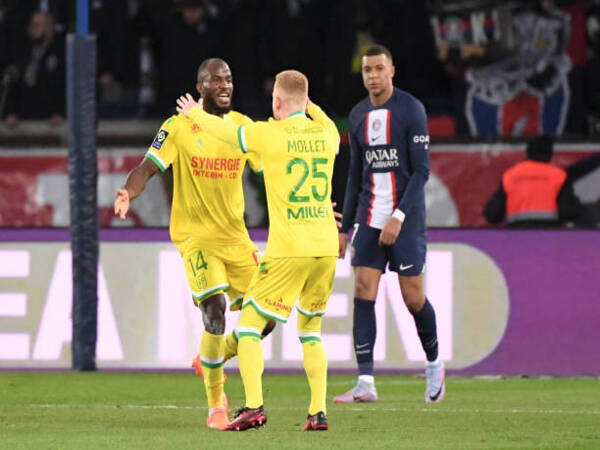 Kylian Mbappe Rela Berikan Jersey Bersejarah ke Striker Nantes