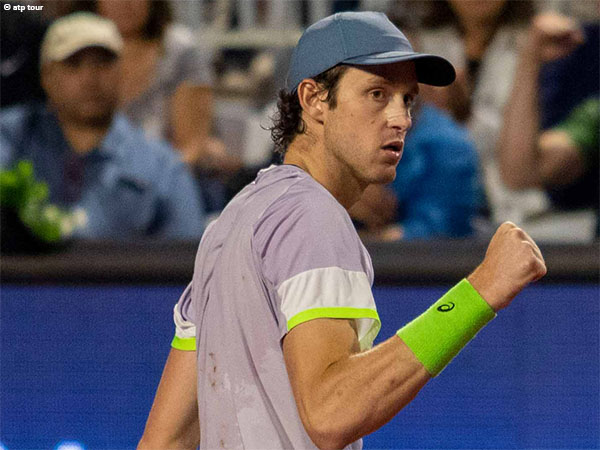 Nicolas Jarry Terpaut Satu Kemenangan Dengan Trofi Kemenangan Di Santiago
