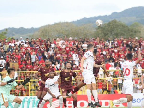 Laga PSM Makassar kontra Persis Solo