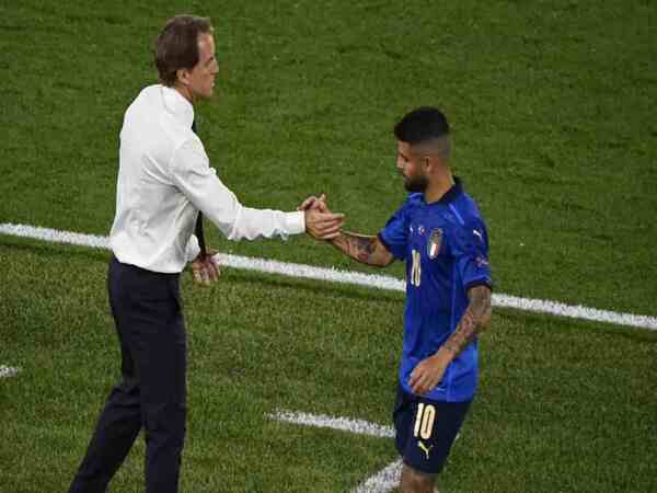 Meski sekarang merumput di MLS bersama Toronto FC, pelatih Roberto Mancini menegaskan jika jasa Lorenzo Insigne masih dibutuhkan oleh Timnas Italia / via Getty Images