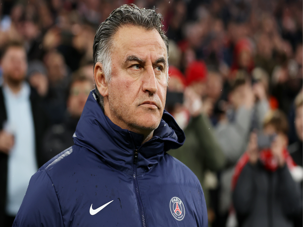 Christophe Galtier masih yakin bakal dipertahankan oleh PSG meski tim asuhannya dipastikan gagal meraih dua trofi musim ini / via Reuters