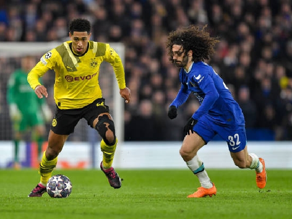 Marc Cucurella bermain sebagai bek tengah yang Chelsea melawan Borussia Dortmund