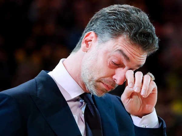 Pau Gasol tak kuasa menahan air mata saat kenang memori bersama Kobe Bryant.