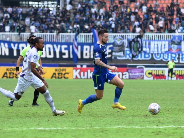 Gelandang Persib, Marc Klok