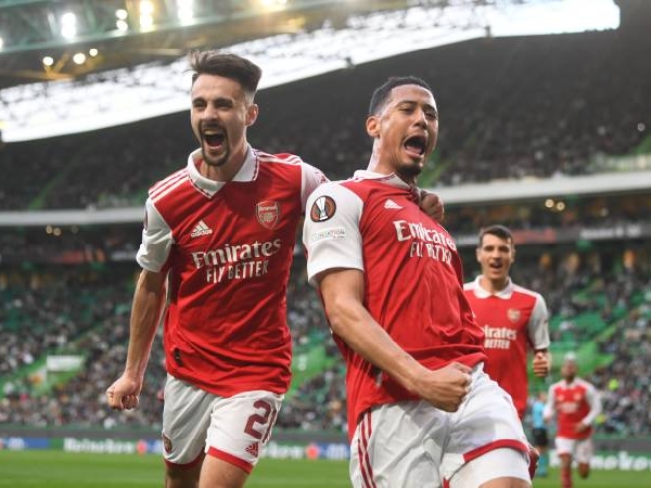 William Saliba melakukan selebrasi setelah mencetak gol untuk Arsenal