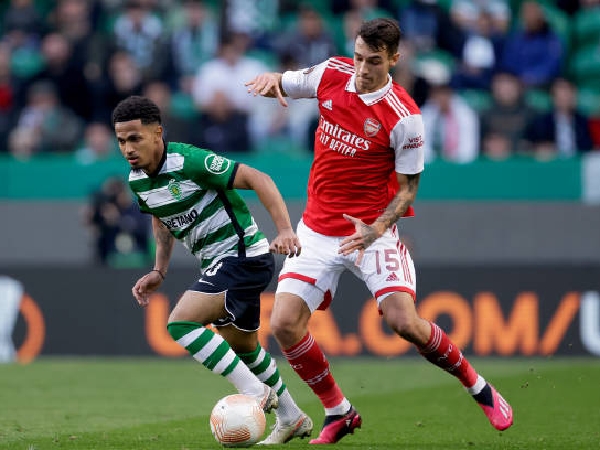 Jakub Kiwior melakoni debutnya untuk Arsenal