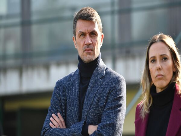 Meski sukses menembus babak delapan besar UCL musim ini, Paolo Maldini menyebut level AC Milan belum setara dengan Bayern Muenchen atau Real Madrid / via Getty Images