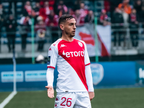 Bek kanan AS Monaco Ruben Aguilar
