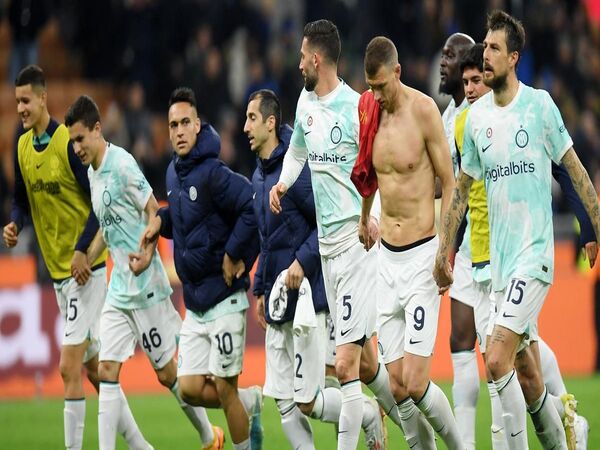 Massimo Moratti menilai Inter Milan sedang mengalami fase krisis, setelah kalah dua kali di tiga pertandingan Serie A terakhir / via Getty Images