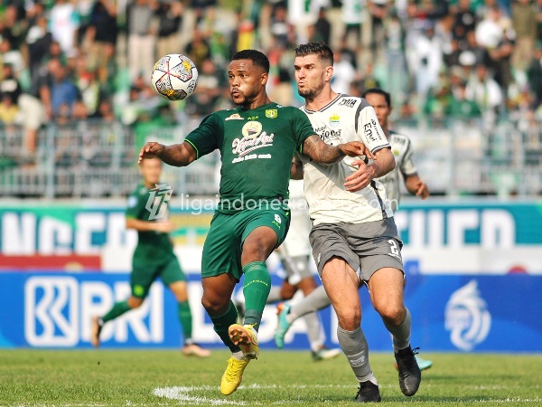 Persib tahan imbang Persebaya 2-2 setelah sempat ketinggalan dua gol