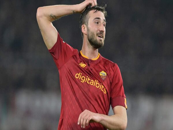 Bryan Cristante dilaporkan siap memperpanjang kontraknya di AS Roma hingga Juni 2027 / via Getty Images