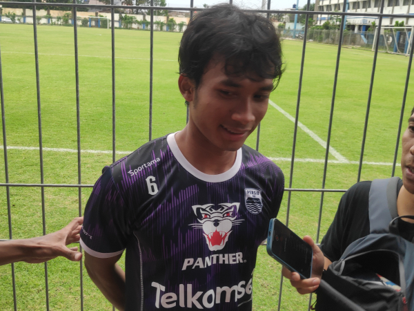 Gelandang muda Persib, Robi Darwis